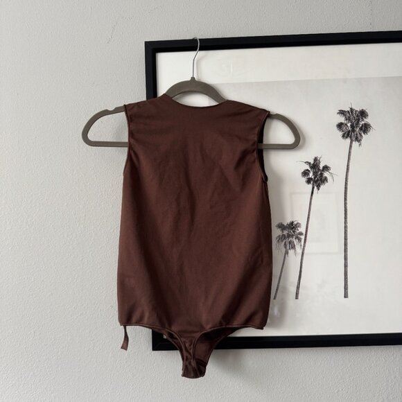 Skims | EUC Essential Sleeveless Crew Neck Thong Bodysuit in Brown Size L/XL - Picture 6 of 9